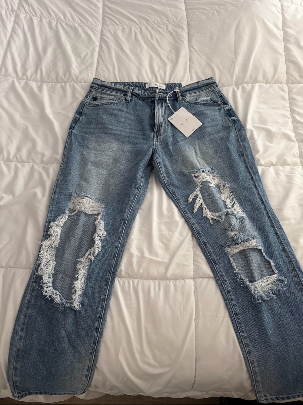 KanCan Light Wash Distressed Cropped Jeans